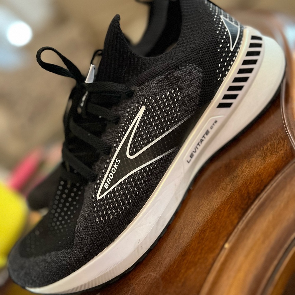 Brooks Tennis Shoes